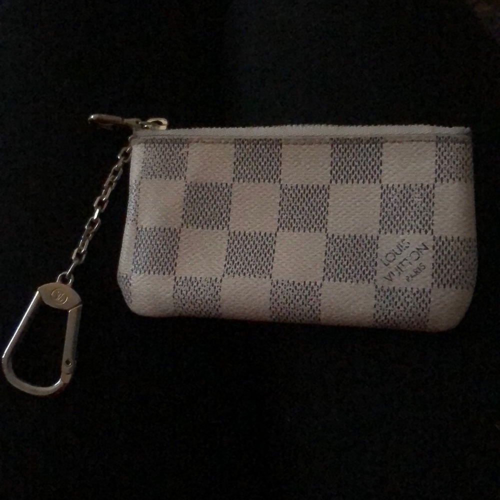 Louis Vuitton key holder. 100% authentic